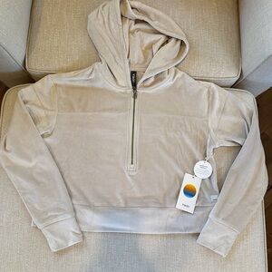 NWT Women’s Vuori Haven Half Zip Hoodie in color Suede Size Small